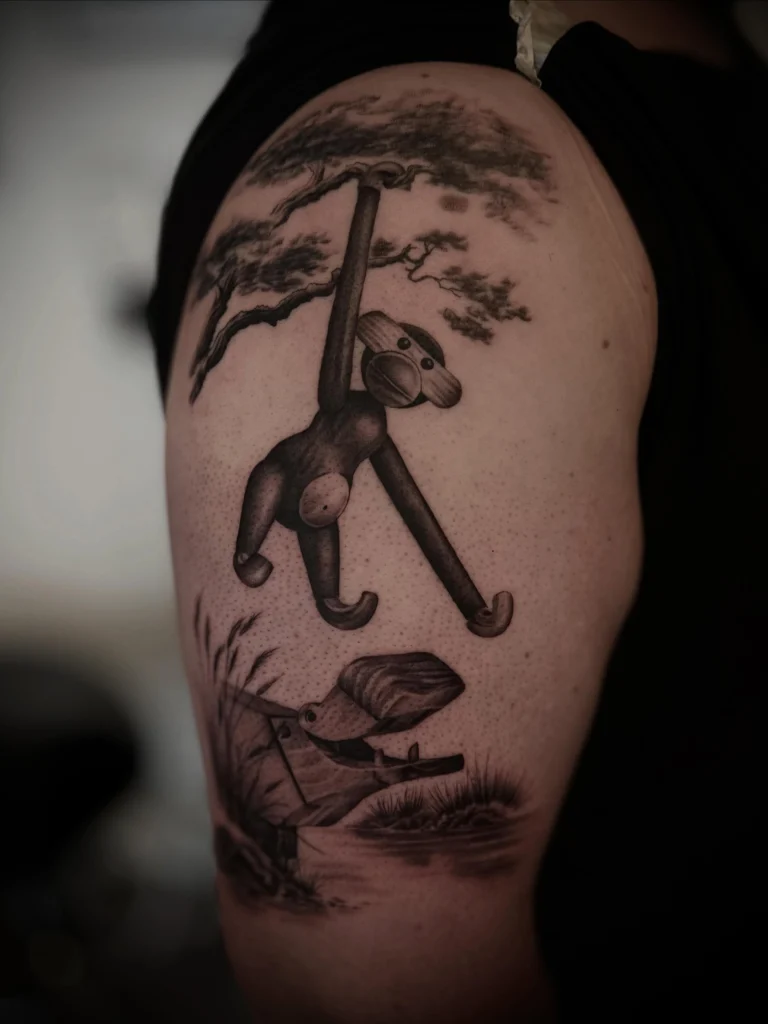 Instagram post from dq_tattoo.dk. This post is in position 0.