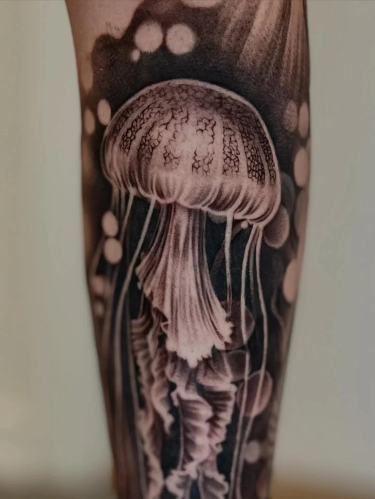 Instagram post from dq_tattoo.dk. This post is in position 1.